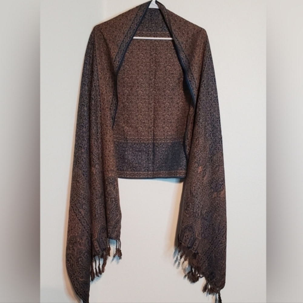 SHAWL - Picture 2 of 7